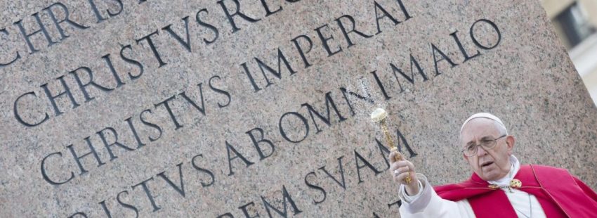 El Papa Francisco bendice las palmas del Domingo de Ramos