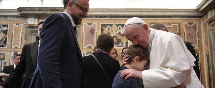 Francisco reclama un periodismo que “sea realmente una herramienta para construir, no para