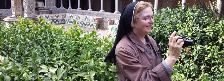 Sor Isaura Marcos, religiosa clarisa y fotógrafa