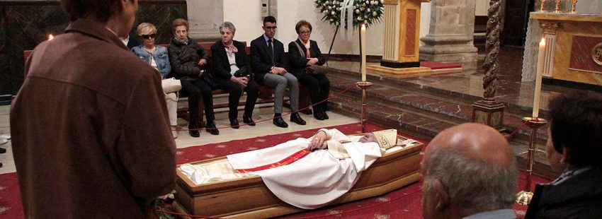 ASTORGA, 16/05/2019.- El Seminario Mayor de Astorga acoge la capilla ardiente del obispo monseñor
