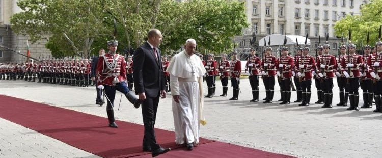 El papa Francisco, en su viaje a Bulgaria