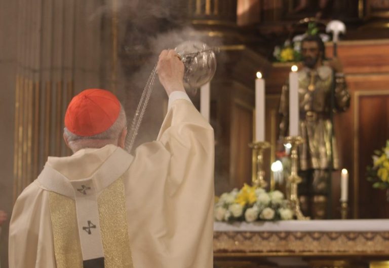 El cardenal Osoro inciensa la imagen de san Isidro
