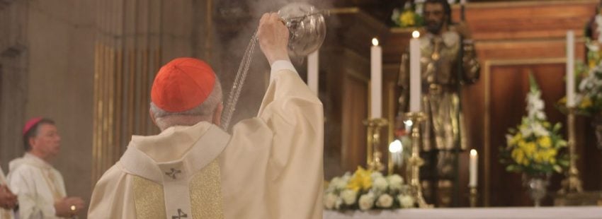 El cardenal Osoro inciensa la imagen de san Isidro