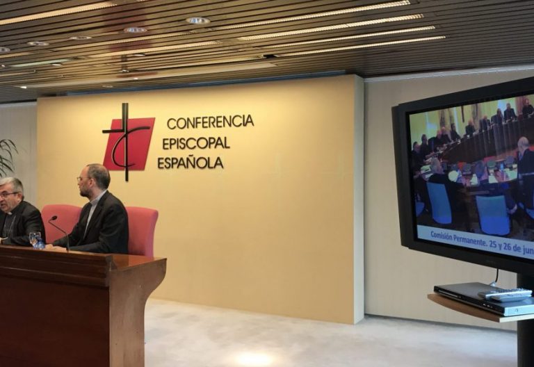 El secretario general de la Conferencia Episcopal, Luis Argüello