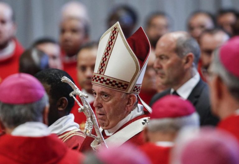 Francisco en la fiesta de Pedro y Pablo: “No seáis cristianos tibios y de fachada”