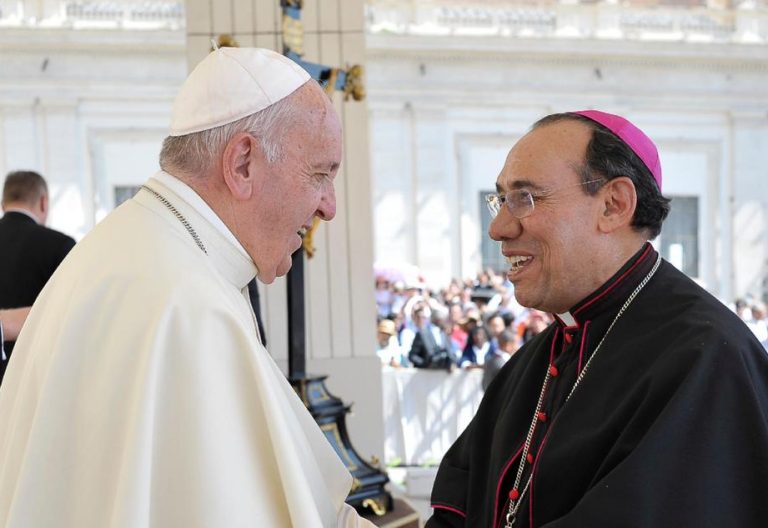 El Arzobispo de Tlalnepantla recibió el palio arzobispal de manos del Papa