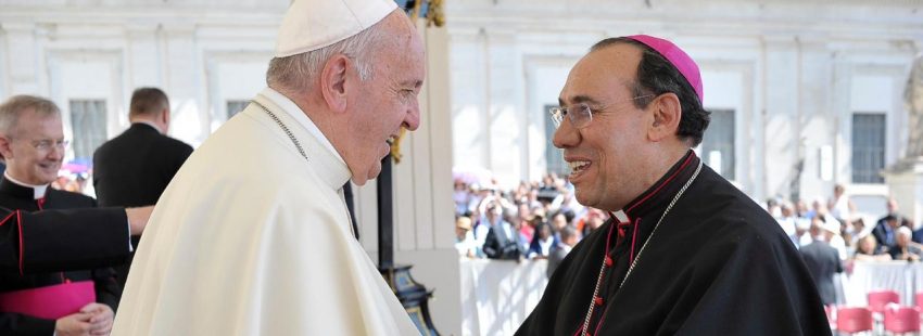 El Arzobispo de Tlalnepantla recibió el palio arzobispal de manos del Papa