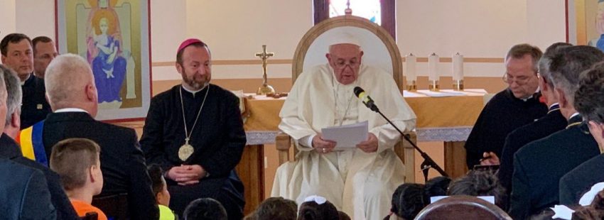 El Papa, con los gitanos rumanos de Blaj