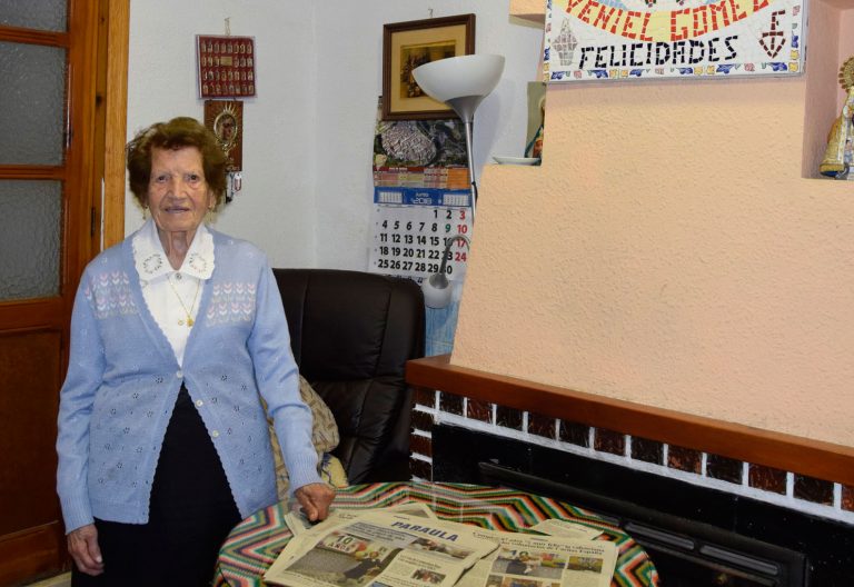 Clotilde Veniel, voluntaria de Cáritas Valencia con 107 años