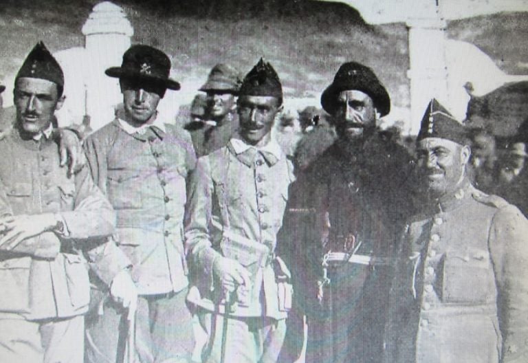 Un libro rescata la figura del Padre Revilla, el capuchino militar que no encajó ni en el