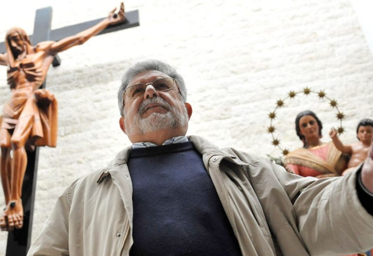 emilio-calderon-cura-parroquia-san-pio-x-las-tres-mil-viviendas