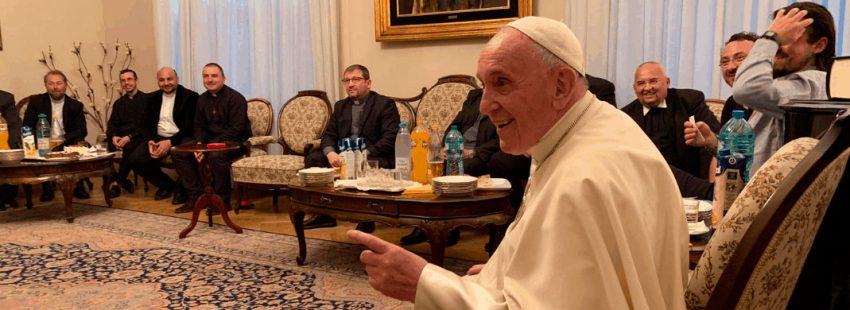 El Papa a los jesuitas en Rumanía: “En algunos casos es mejor que un matrimonio se separe por el