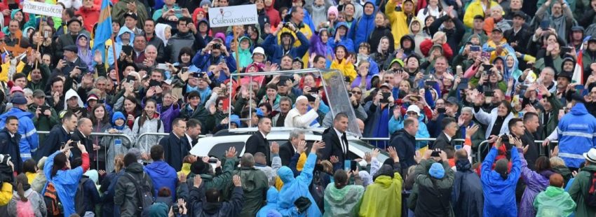 El Papa Francisco, en el santuario de Sumuleu Ciuc (Rumanía)/EFE