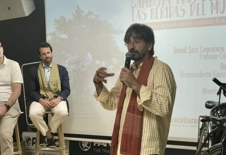 El profesor David Saiz Camarero, en un proyecto de Entreculturas