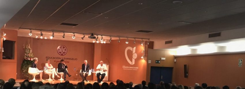 Mesa redonda de la Fundación Educación y Evangelio