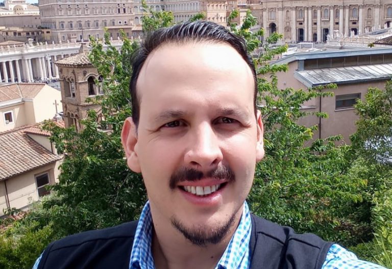 Mauricio López habla de su primer libro: “Recibí una lección del Papa: la periferia es el