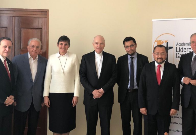 La Iglesia en América Latina formará laicos para puestos de alta responsabilidad