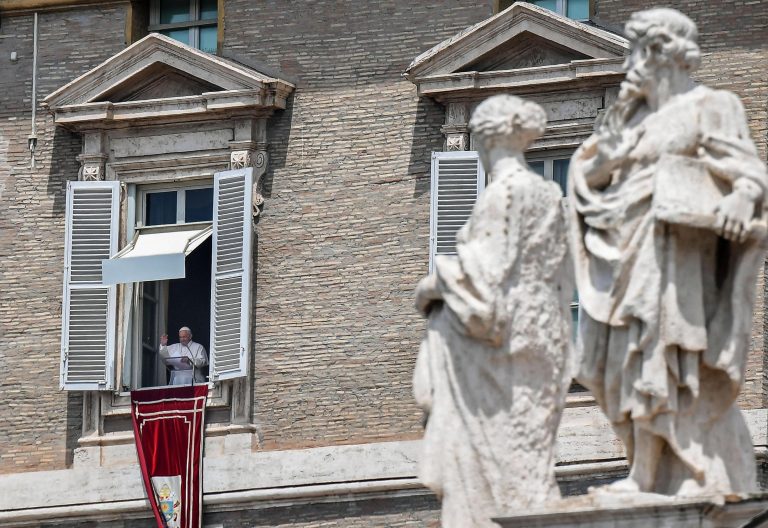 Ángelus: El Papa pide el fin de la crisis política en Venezuela