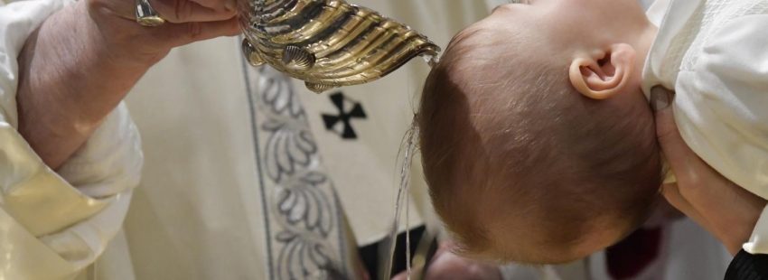 Arquidiócesis de Medellín aclara caso de bautizos de hijos de parejas homosexuales