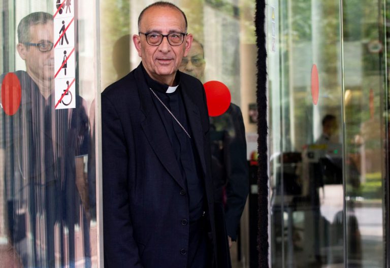 el cardenal arzobispo de Barcelona, Juan José Omella, sale el 12 de julio de 2019 del juzgado de