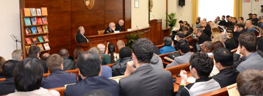 Profesores de San Dámaso, Navarra y el CEU se oponen a las últimas reformas del Instituto Juan