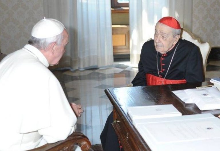 Muere el cardenal Silvestrini, un gigante de la diplomacia vaticana que luchó por el desarme