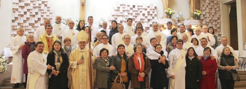 Los diáconos permanentes de Chile toman la catedral con sus esposas