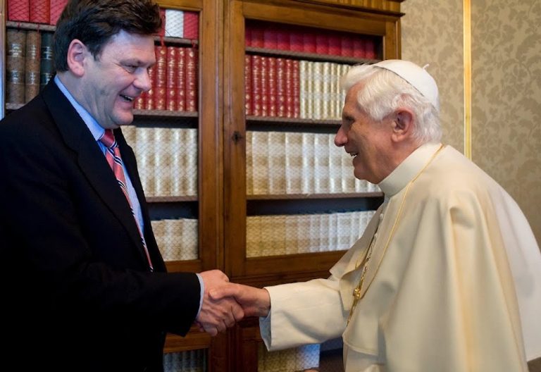 Benedicto XVI señala que el principal obstáculo en su pontificado fue “la dictadura mundial de