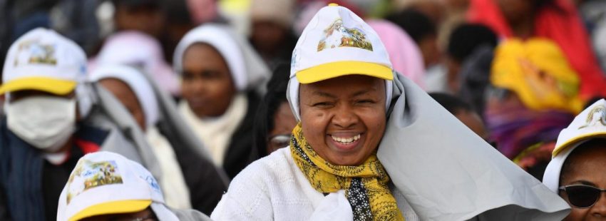 Francisco al clero y los religiosos malgaches: “No seáis profesionales de lo sagrado”