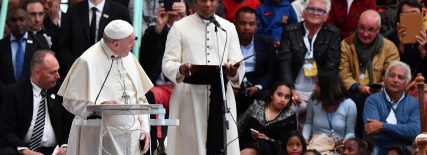 El Papa, a los niños de Akamasoa: “No bajen los brazos ante la pobreza”