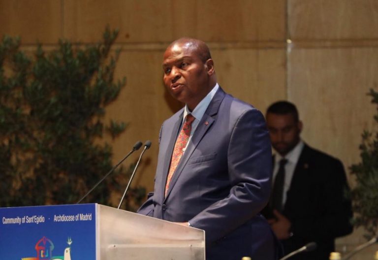 El presidente de República Centroafricana en el Encuentro por la Paz