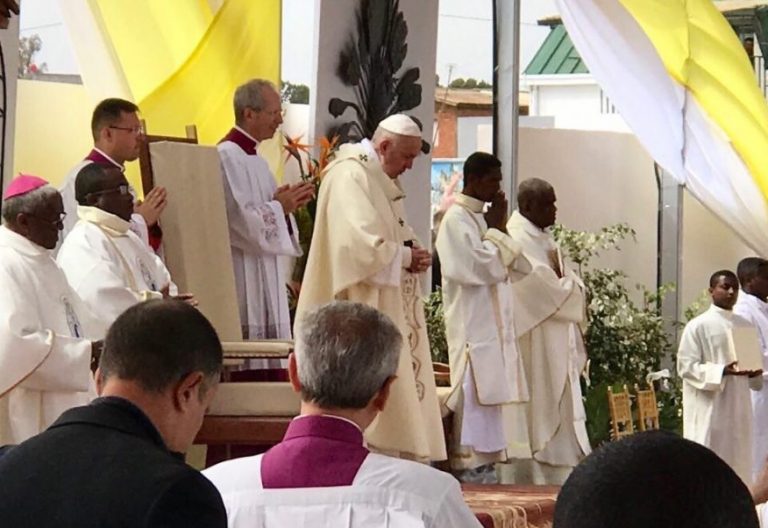El Papa Francisco celebra la eucaristía dominical en Madagascar