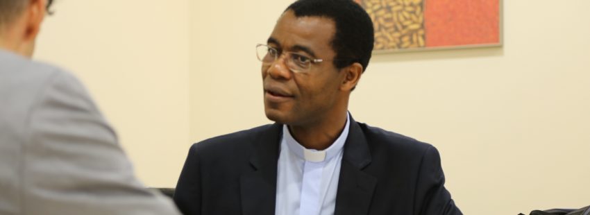 El secretario general de la Obra Pontificia de San Pedro Apóstol, Guy Bognon