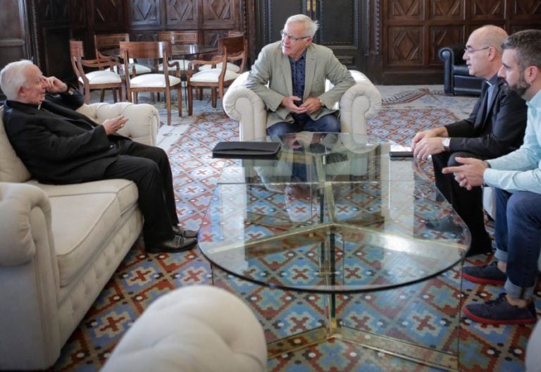 El cardenal arzobispo de Valencia, Antonio Cañizares, y el alcalde de Valencia, Joan Ribó, en un