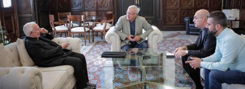El cardenal arzobispo de Valencia, Antonio Cañizares, y el alcalde de Valencia, Joan Ribó, en un