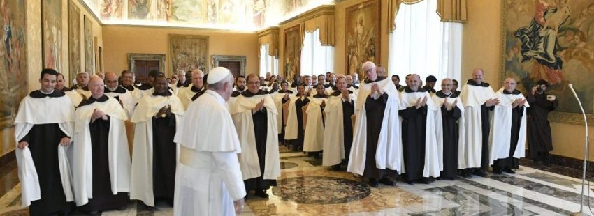 El papa Francisco en audiencia con los carmelitas