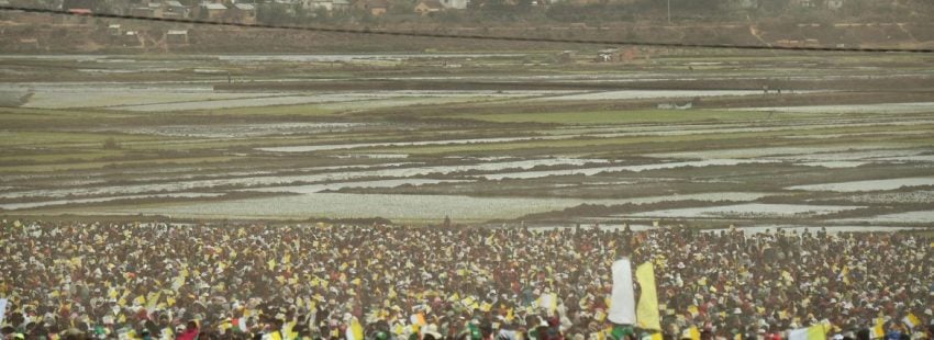 Vista panorámica de la misa del Papa en Antananarivo