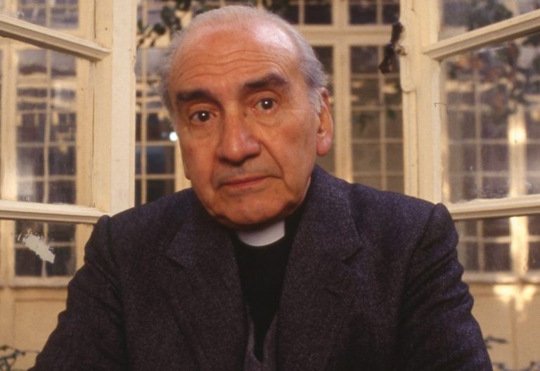 Renato Poblete, sacerdote jesuita Chile