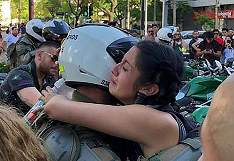 Los obispos argentinos prometen solidaridad y oración por Chile
