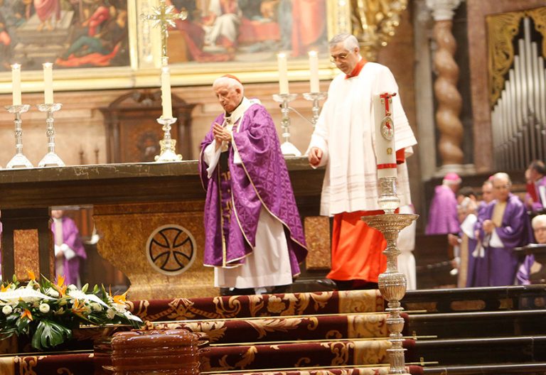 Valencia despide al biblista Juan Miguel Díaz Rodelas con un funeral en la catedral