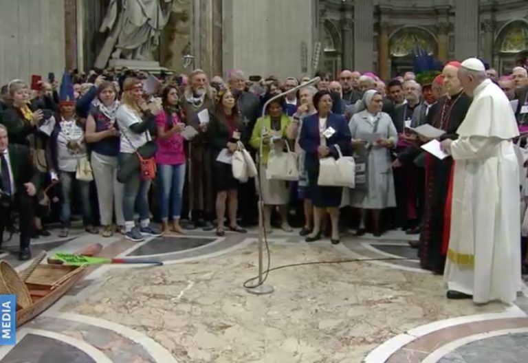 El papa Francisco, en la oración que puso inicio al Sínodo sobre la Amazonía