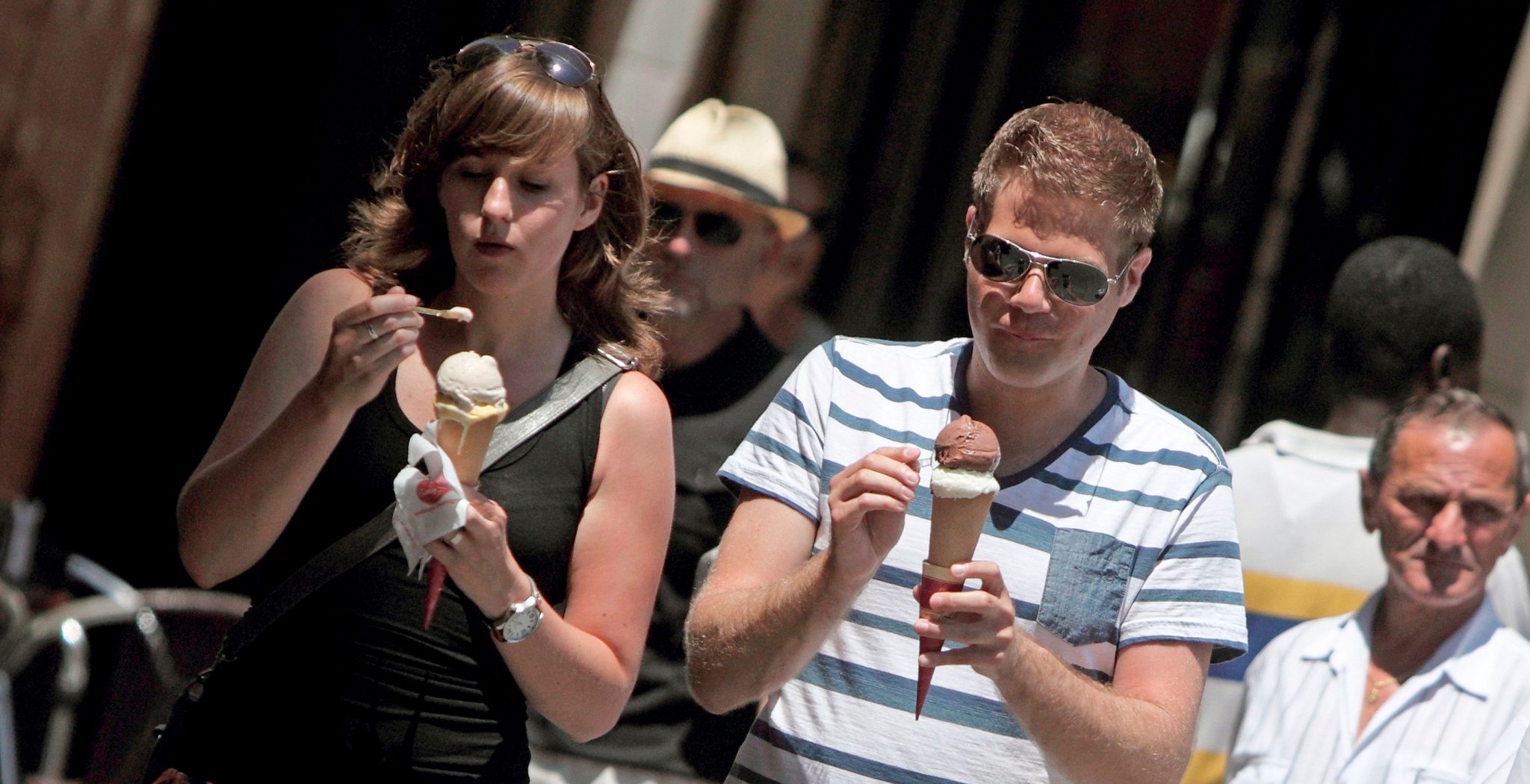 Pareja-hombre-mujer-paseo