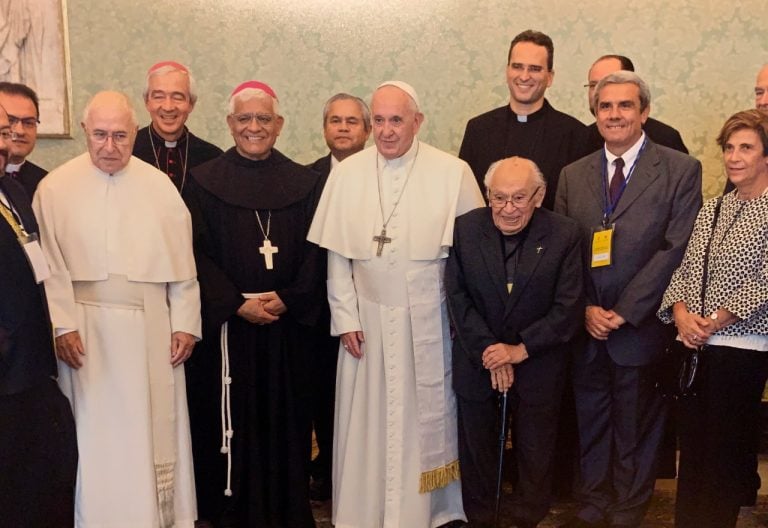 Francisco sostiene encuentro con participantes del Congreso de los 40 años de Puebla