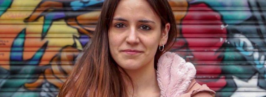 Una líder de Podemos roba un crucifijo del Colegio Mayor Moncloa y lo muestra en Instagram