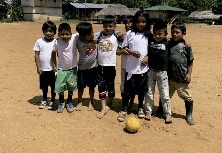 Niños en Sarayaku (Ecuador)