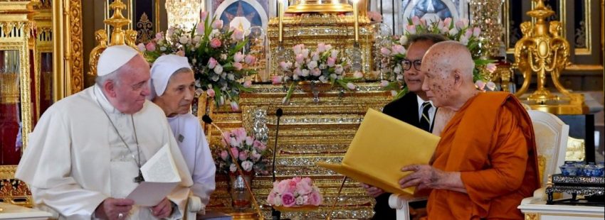 Francisco, en su encuentro con el patriarca supremo budista en Bangkok