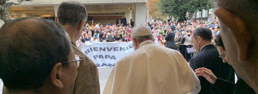 El Papa Francisco, a su llegada a la Universidad de Sophia