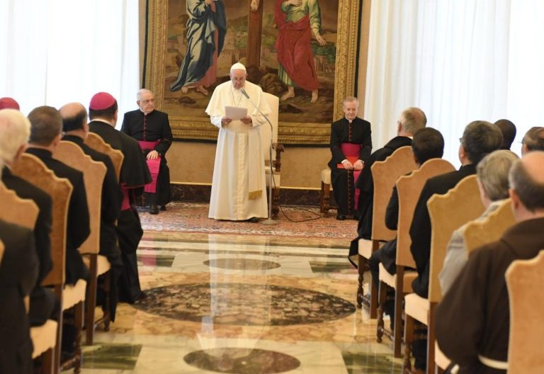 El encargo del Papa a los teólogos: “Traduzcan la fe para el hombre de hoy”
