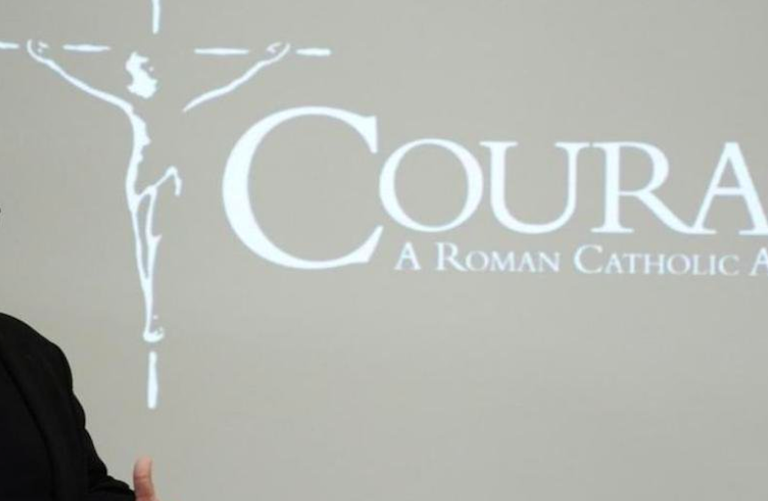 El Vaticano condecora al sacerdote estadounidense que ‘ayuda’ a los gays a vivir la castidad