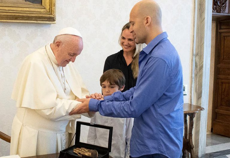 El papa Francisco ya puede sentir el abrazo de su hermana en la distancia